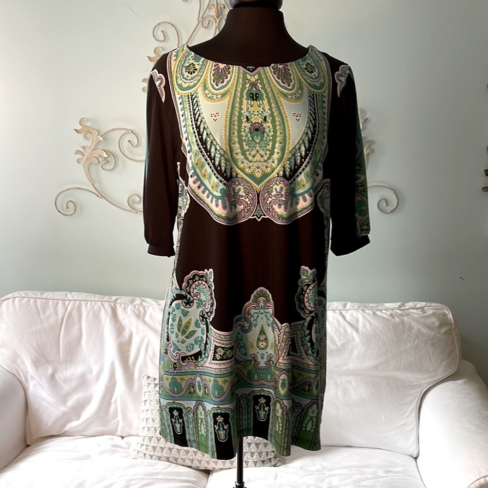 Genealogy Dress. Paisley type print. Beautiful colors. Size XL
